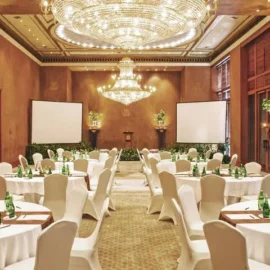 A tranquil oasis in South Jakarta’s Kebayoran Baru district, this boutique‑scale 5‑star property featuring only 99 rooms evokes refined Javanese heritage with themed interiors, lush gardens, and intimate ambiance.